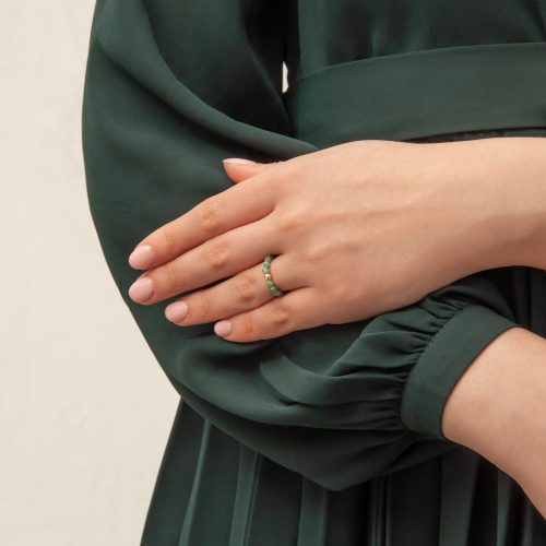 pierścionek z kamieniami dookoła