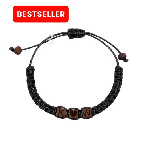 Bransoletka na sznurku z drewnianymi kostkami z grawerem