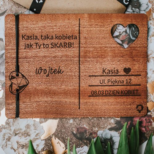 drewniana kartka dzień kobiet Plantwear