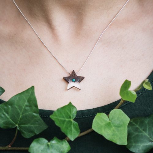 drewniany naszyjnik z gwiazdką